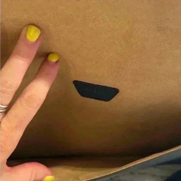 Francine’s collections Lenox lizard shoulder purse - Picture 8 of 10